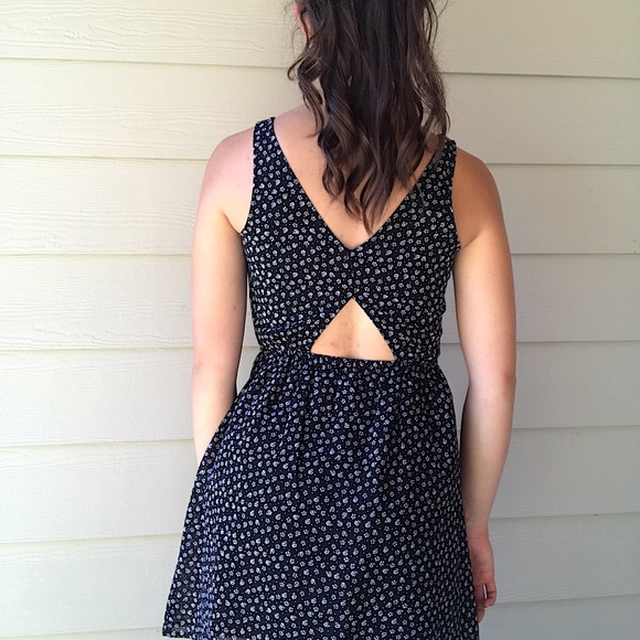 Flirty black with white small flowers mini dress - Picture 2 of 2